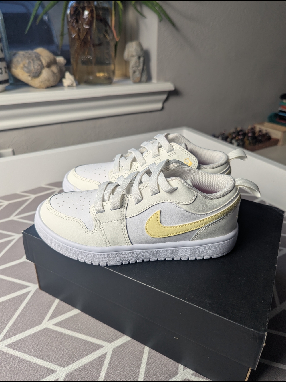 Jordan Kids Low-Top Sneakers in Cream with Yellow Swoosh - Picture 3 of 6